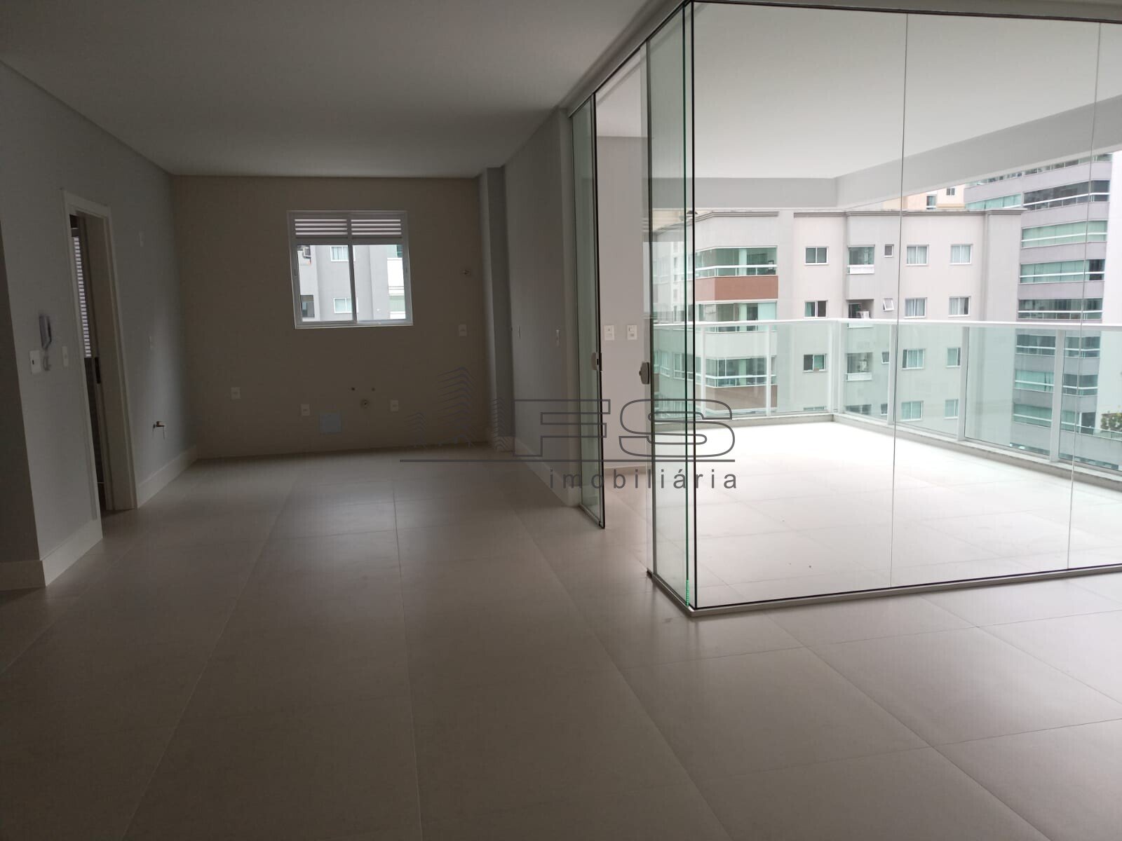 V10060 - El Elyon Residence, 3 suítes, Meia Praia, Itapema.