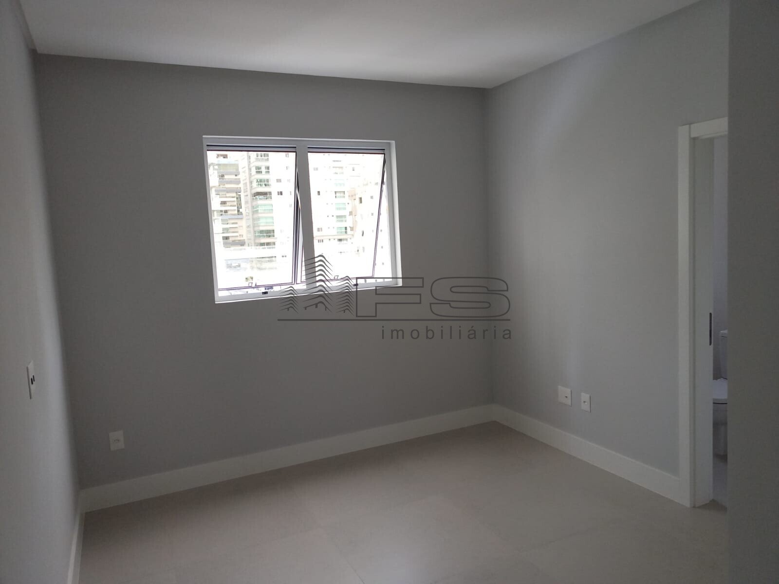 V10060 - El Elyon Residence, 3 suítes, Meia Praia, Itapema.