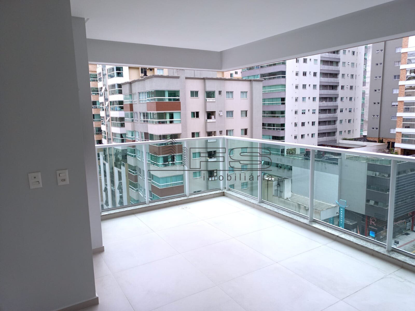 V10060 - El Elyon Residence, 3 suítes, Meia Praia, Itapema.