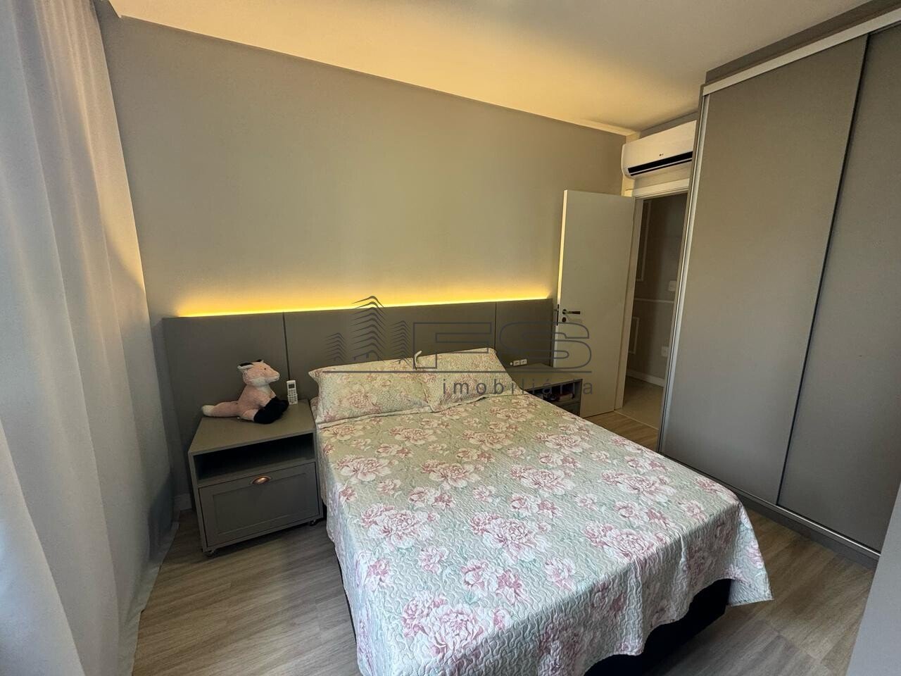 V10086 - Villarrica, 4 dormitórios, Mobiliado, Meia Praia, Itapema