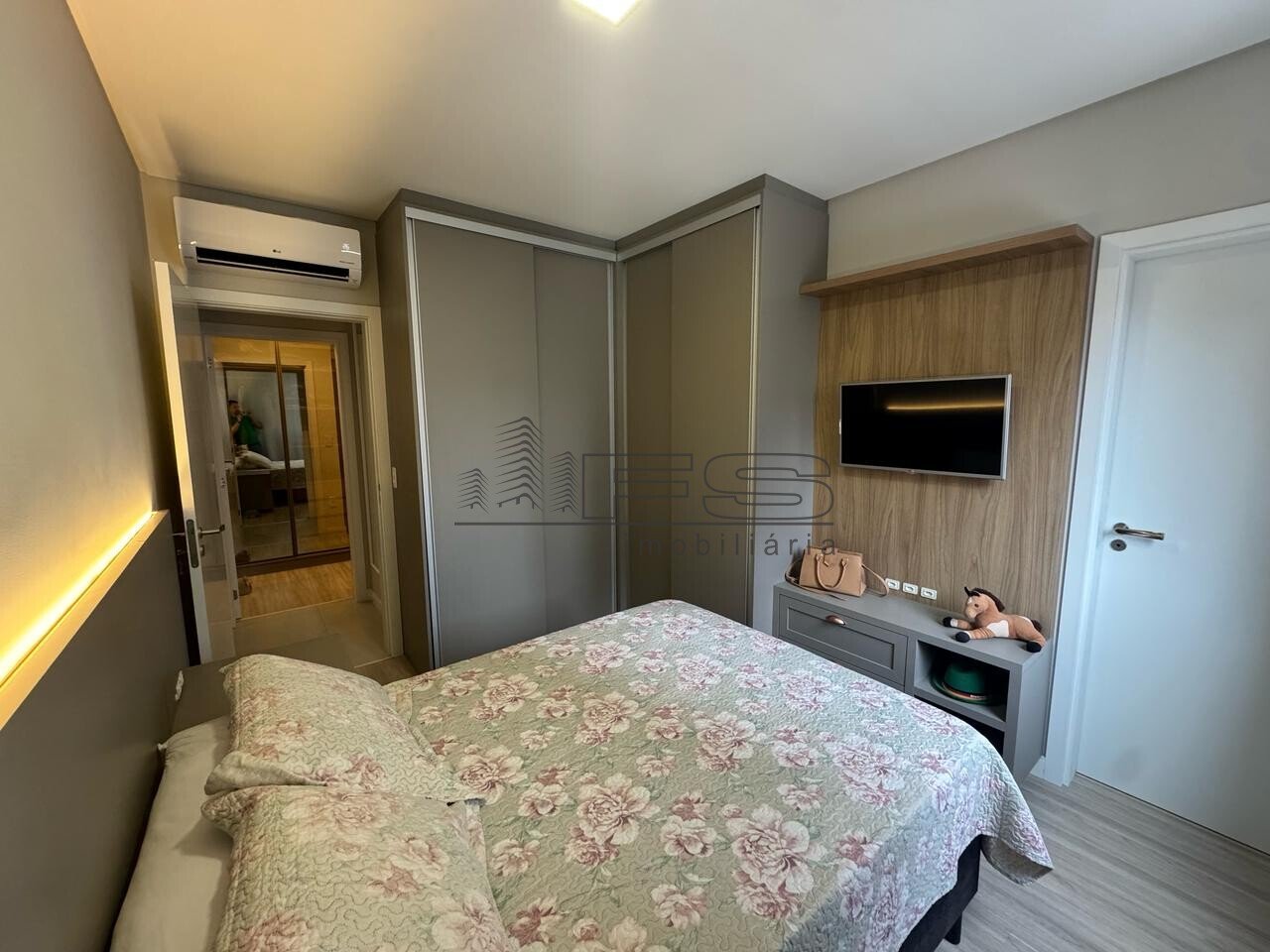 V10086 - Villarrica, 4 dormitórios, Mobiliado, Meia Praia, Itapema