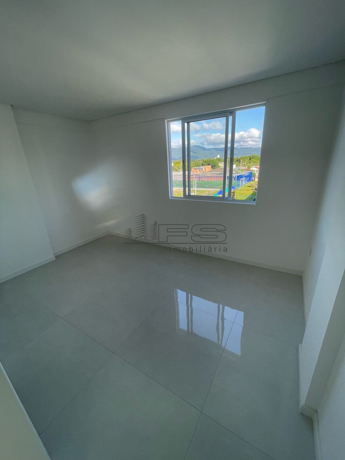 V4593 - Saint Germain, 2 suítes, Perequê, Porto Belo