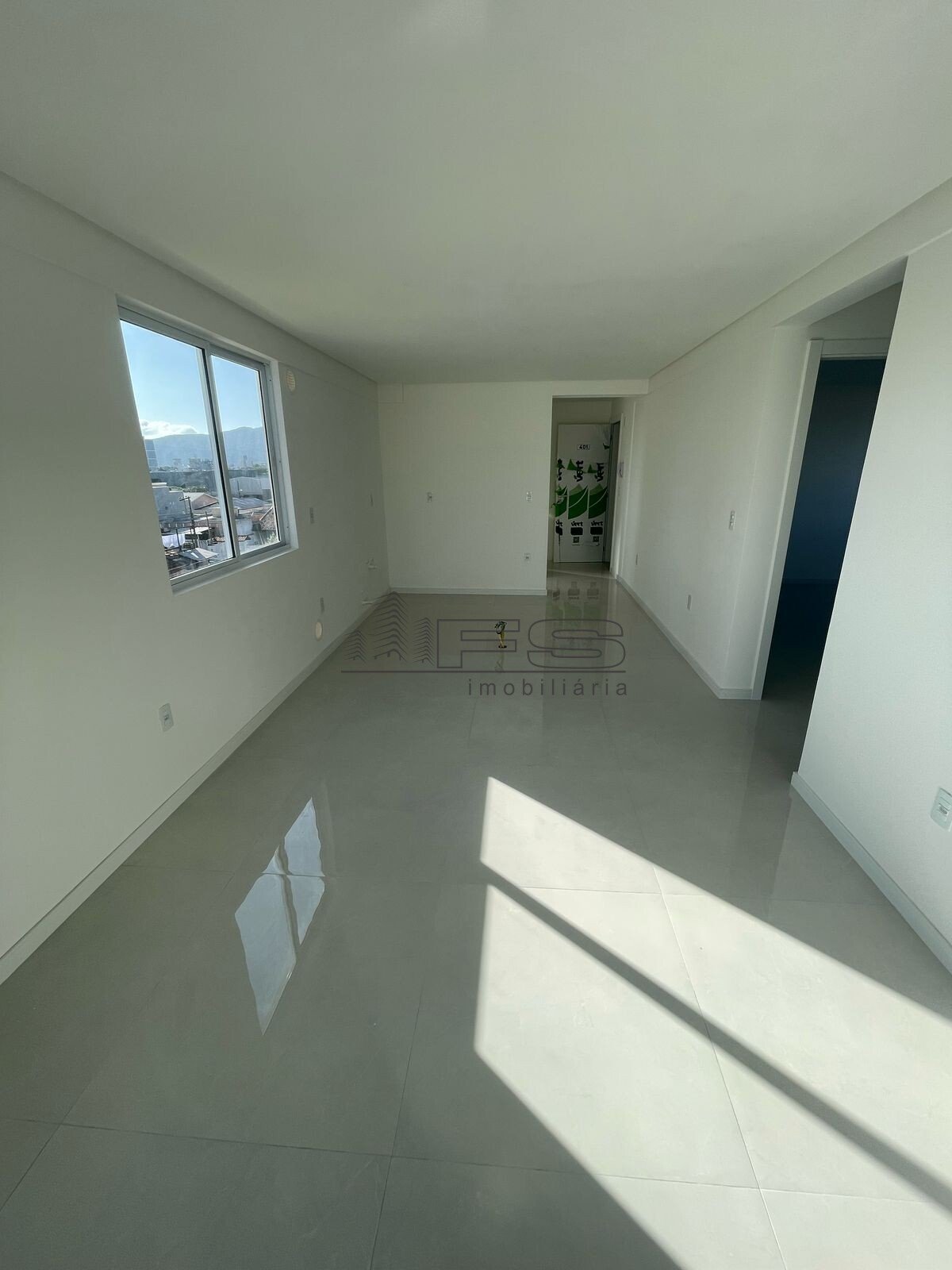 V4593 - Saint Germain, 2 suítes, Perequê, Porto Belo