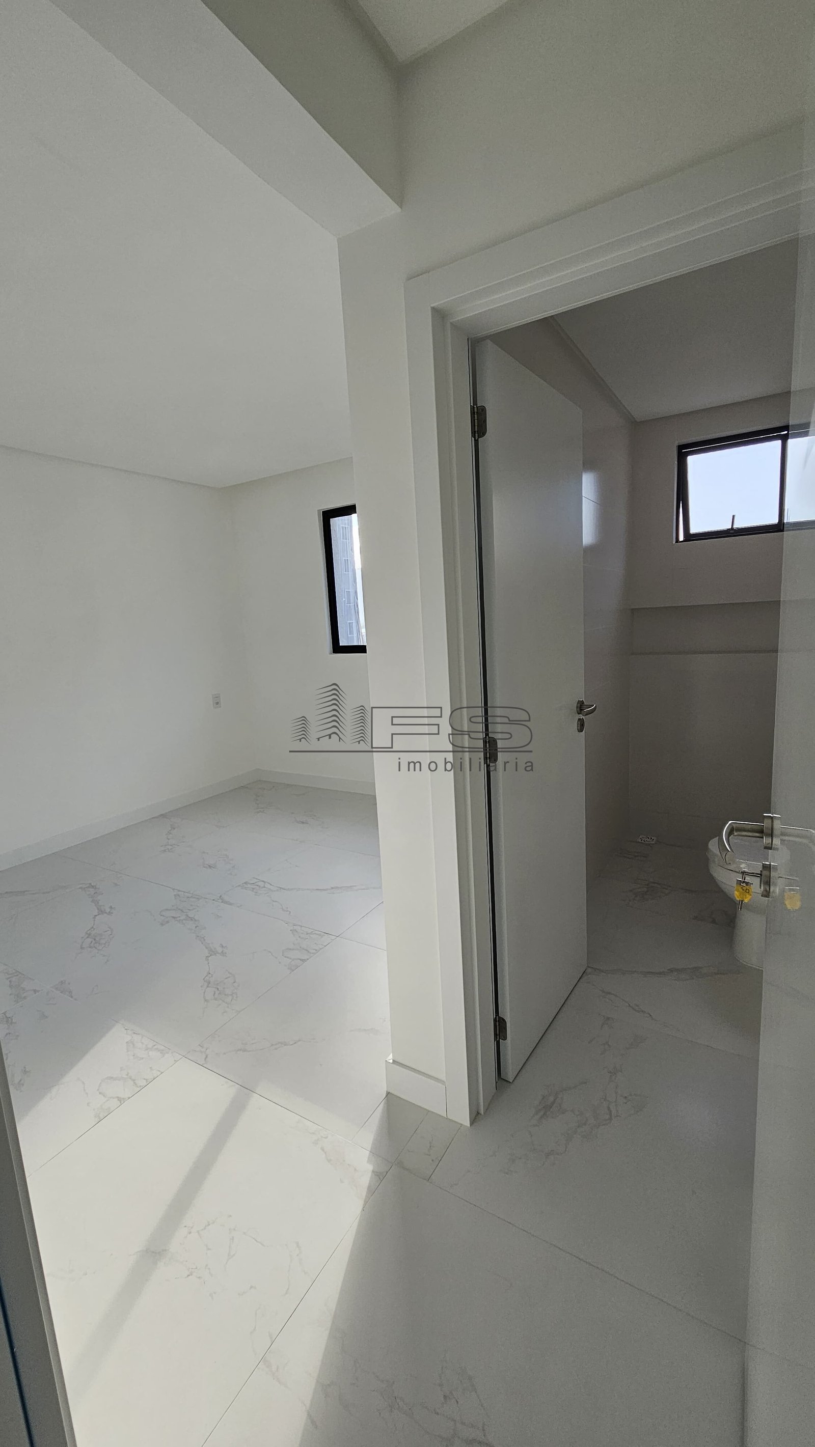4988 - Cartago, 3 dormitórios, Meia Praia, Itapema